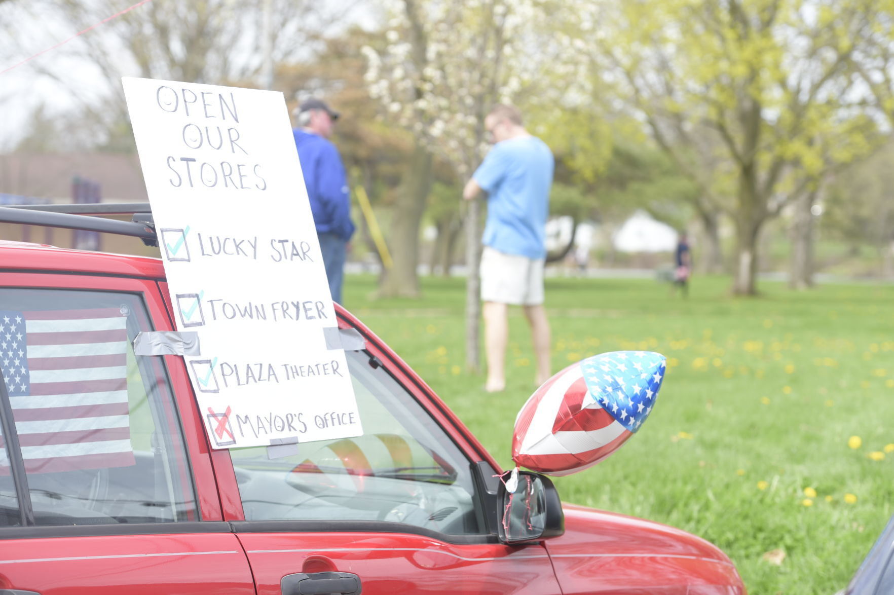 Sign asks for reopening of businesses, criticize Mayor Jeannie Hefty